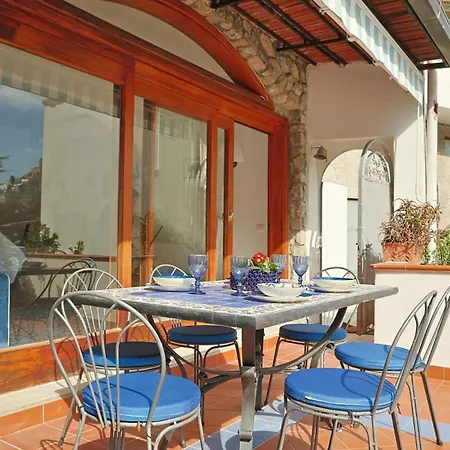 Casa Claudia - Positano Center - 5 Minutes To Beach - For 4 People, Ideally Located In The Heart Of Positano, With Terrace Apartmán