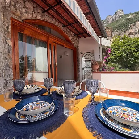 Casa Claudia - Positano Center - 5 Minutes To Beach - For 4 People, Ideally Located In The Heart Of Positano, With Terrace *