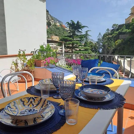 Casa Claudia - Positano Center - 5 Minutes To Beach - For 4 People, Ideally Located In The Heart Of Positano, With Terrace Apartmán