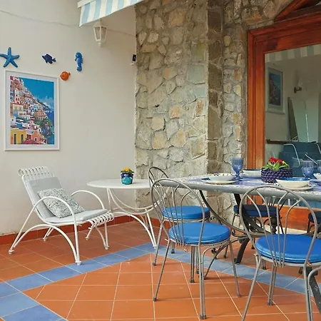 Casa Claudia - Positano Center - 5 Minutes To Beach - For 4 People, Ideally Located In The Heart Of Positano, With Terrace Apartmán