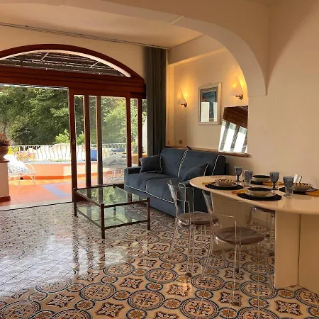 Apartmán Casa Claudia - Positano Center - 5 Minutes To Beach - For 4 People, Ideally Located In The Heart Of Positano, With Terrace *