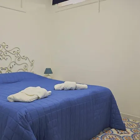 Apartmán Casa Claudia - Positano Center - 5 Minutes To Beach - For 4 People, Ideally Located In The Heart Of Positano, With Terrace