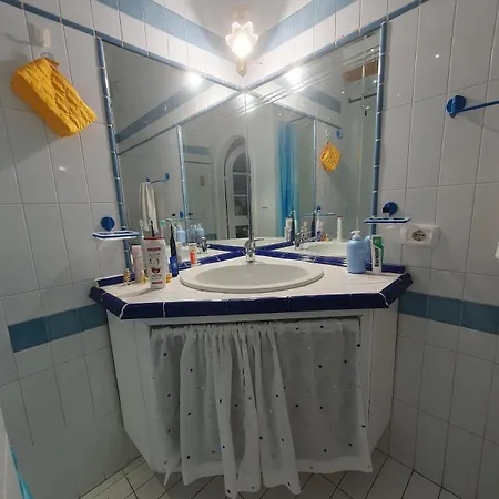 Apartmán Casa Claudia - Positano Center - 5 Minutes To Beach - For 4 People, Ideally Located In The Heart Of Positano, With Terrace