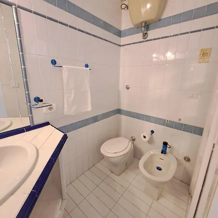 Apartmán Casa Claudia - Positano Center - 5 Minutes To Beach - For 4 People, Ideally Located In The Heart Of Positano, With Terrace