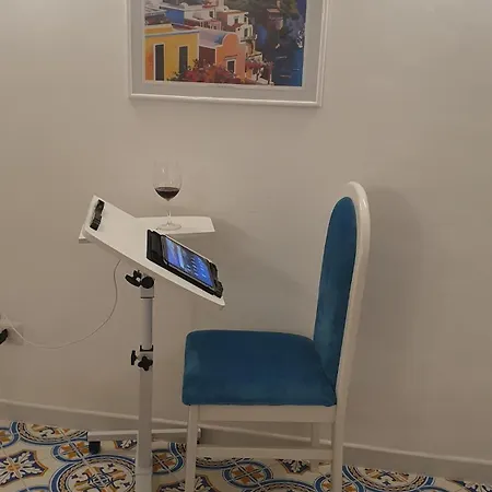 Casa Claudia - Positano Center - 5 Minutes To Beach - For 4 People, Ideally Located In The Heart Of Positano, With Terrace Apartmán Positano