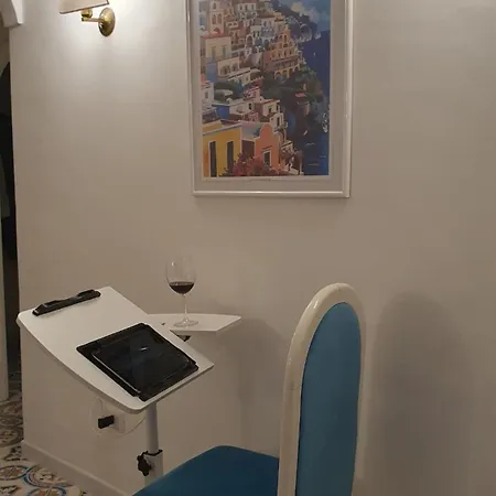 Casa Claudia - Positano Center - 5 Minutes To Beach - For 4 People, Ideally Located In The Heart Of Positano, With Terrace Apartmán *